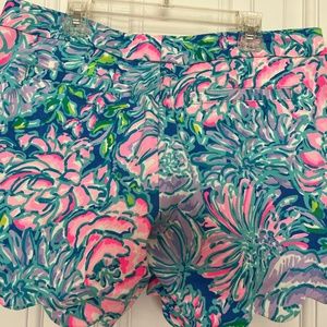 Lilly Pulitzer Buttercup Stretch Short in Full Bloom  4